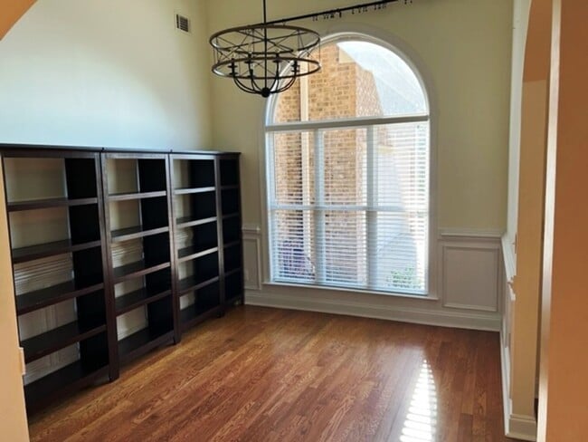 Photo - Size and Space in Beautiful Bluff Park