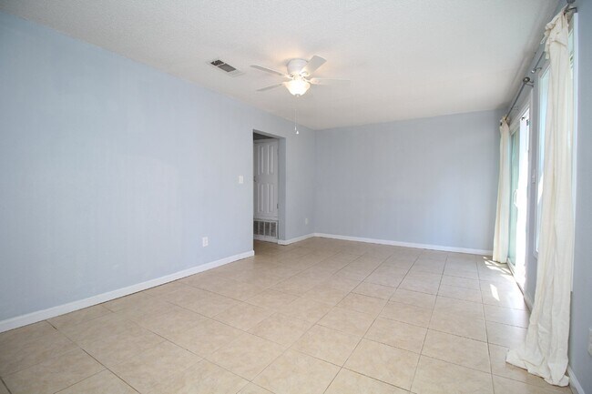 Photo - Spacious 3-Bedroom, 1.5-Bath Townhome in Gulf Breeze Near Top-Rated Schools, Beaches, and Gulf Br...