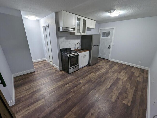 Building Photo - 205 Oskaloosa St