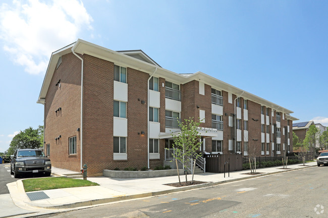 Parkway Overlook Apartments - Parkway Overlook Apartments