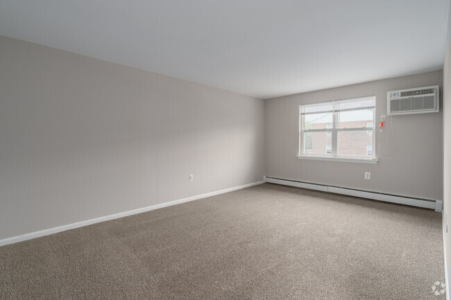 2BR, 1BA - 985SF - Primary Bedroom - Colony Arms
