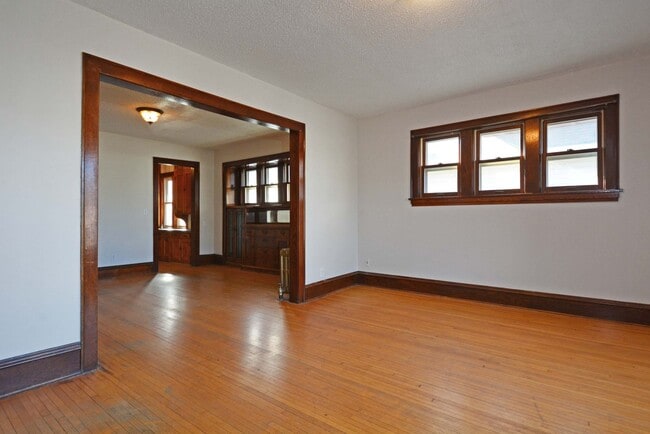 Photo - 3029-3031 Chicago Ave Unidad 3029 (Up)