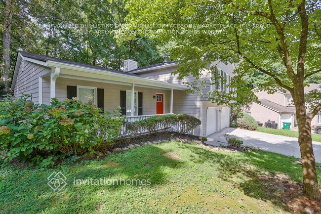 Photo - 690 Greenhedge Dr