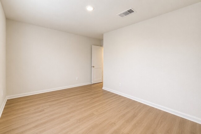 Building Photo - 3001 Iron Woods Dr
