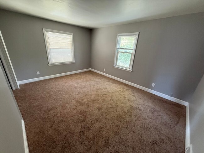 Photo - 2111 Old Paris Rd