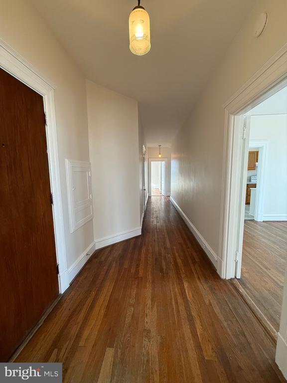 Photo - 702 Prince Edward St