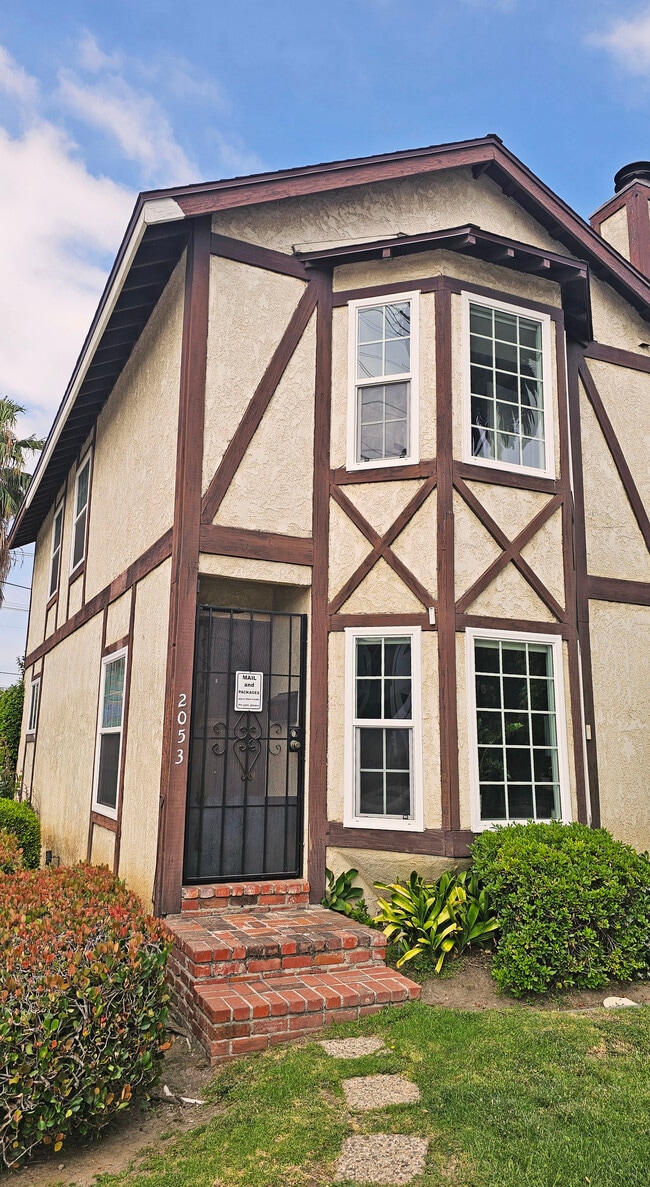 Building Photo - 2053 Barry Ave Rental