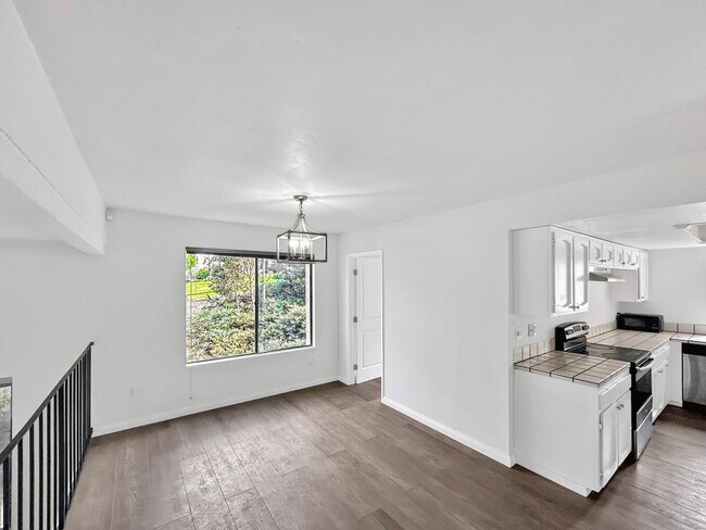 Photo - Beautiful 3BD/3BA W/ Attached Garage and In-Unit Laundry in La Jolla!