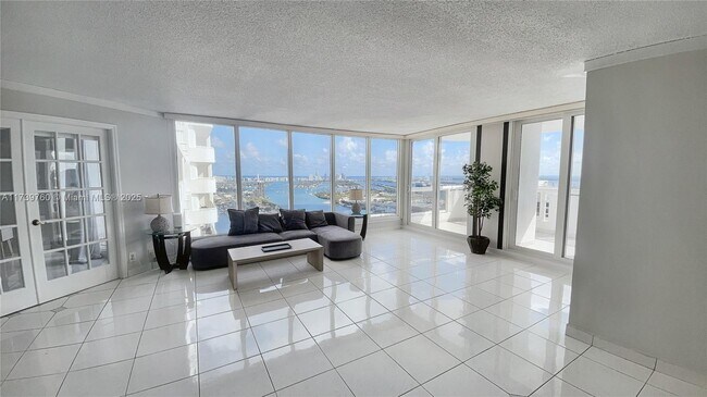 Photo - 1717 N Bayshore Dr Unidad B-4157