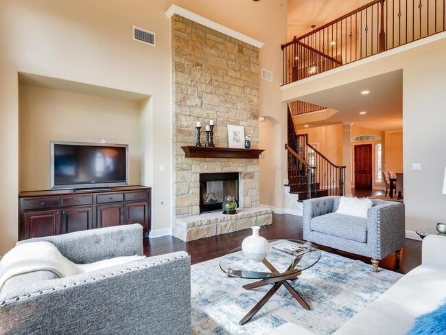 Photo - 215 Reveille Rd