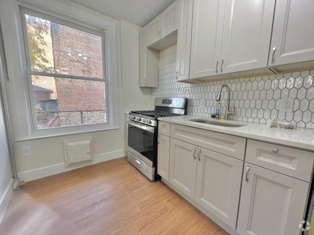 Building Photo - 3 bedroom in BRONX NY 10461 Rental