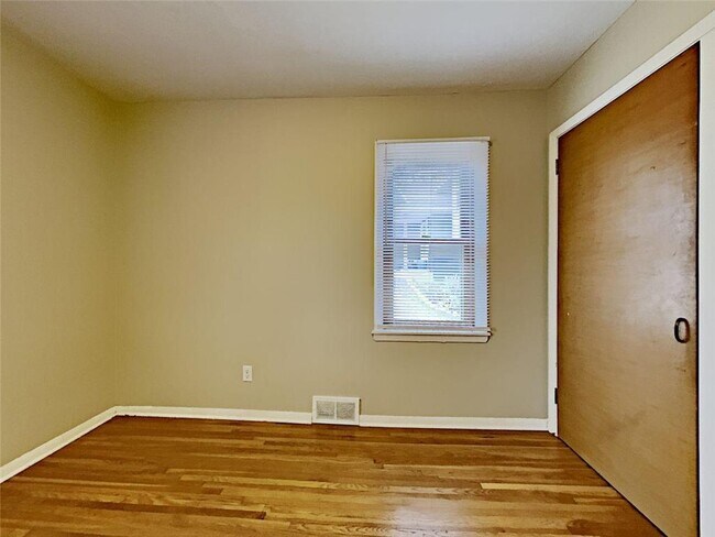 Photo - 5001 Jersey Ave N