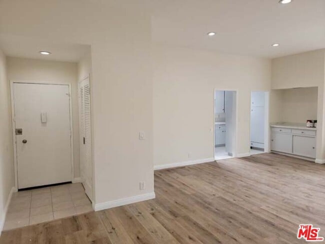 Photo - 1850 Thayer Ave Unit 4