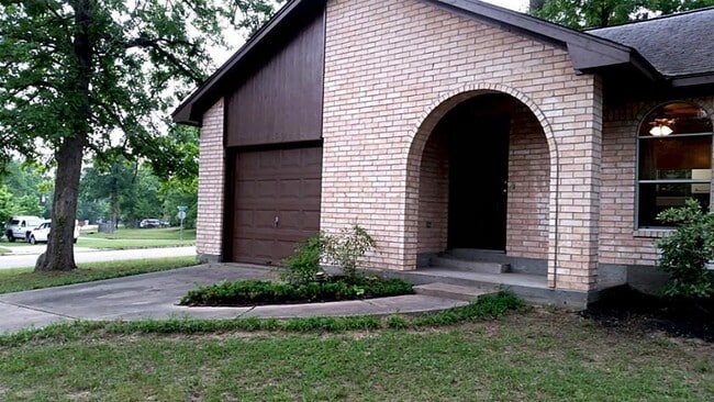 Photo - 240 N Forest Dr