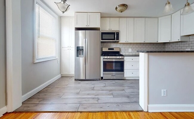 Photo - 1370 N 75th St