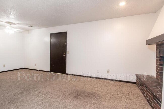 Photo - 900 N Waco Ave