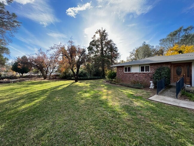 9866 Hillview Dr