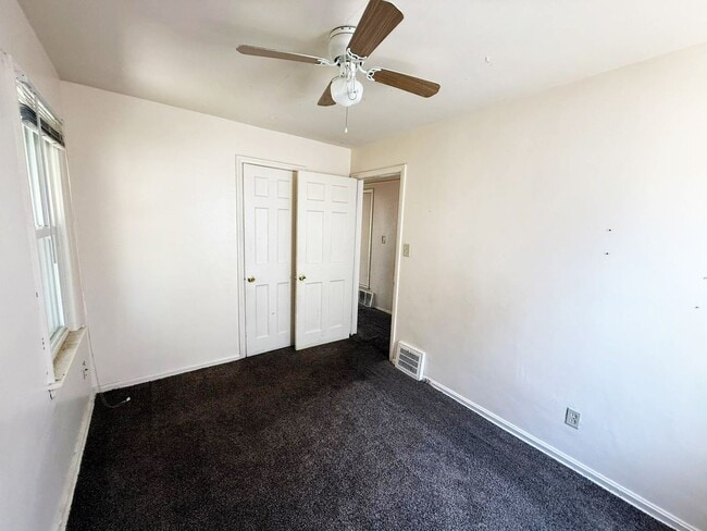 Building Photo - 3 BED 1 BATH BEAUTIFUL SINGLE FAMILY HOME ...
