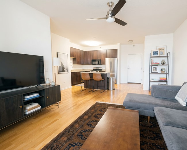 Building Photo - 1133 W Granville Ave Unit 17