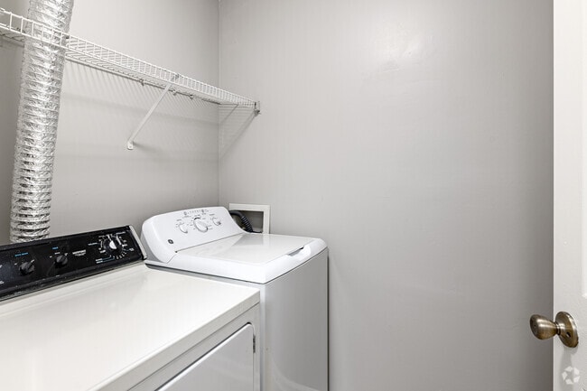 2BR, 2BA - 877SF - Model Unit - Laundry Room