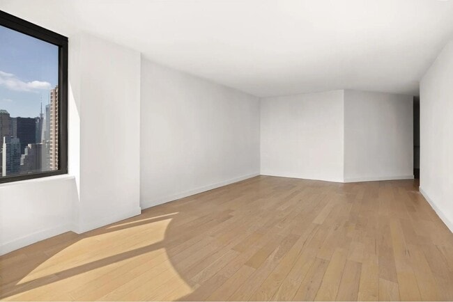 Photo - 330 E 38th St