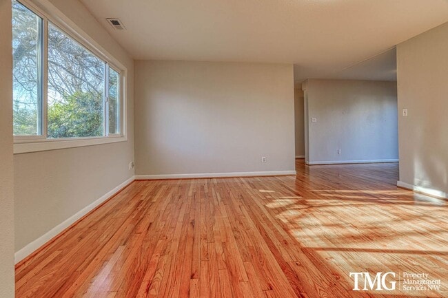 Photo - Lovely 3 BD Ranch Style Home - Beautiful Hardwood, Huge fenced back yard!