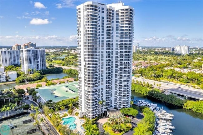 Photo - 3500 Mystic Pointe Dr Unidad 3404 Rental