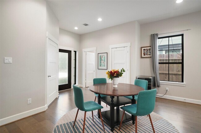 Photo - 5905 Petty St