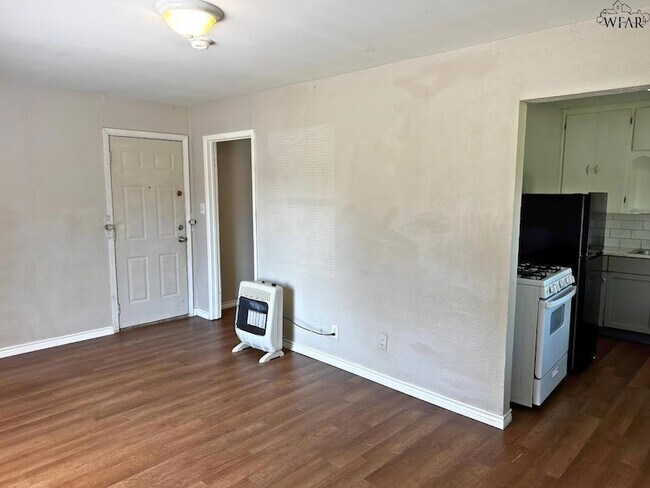 Photo - 2409 Ave D