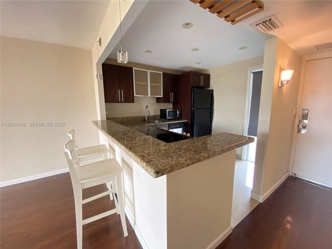 Building Photo - 3401 N Country Club Dr Unit 504