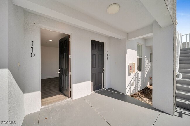 Building Photo - 275 SW 4th St Unit 110