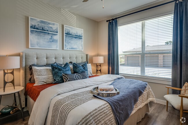 1HAB, 1BA - 828 ft² - Winward at Telge Crossing