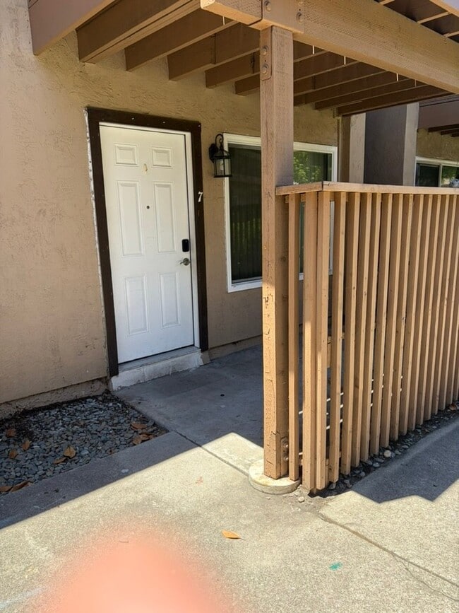 Building Photo - 320 Franciscan Ct