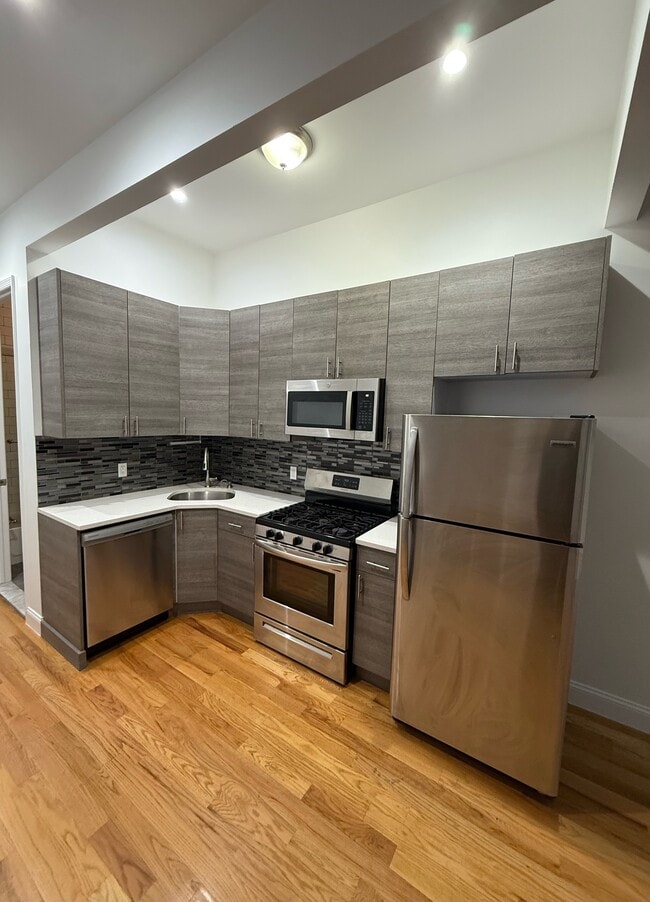 Building Photo - 265 Melrose St Unit 1L