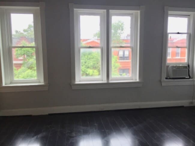 Photo - 1834 Bolton St Unidad 3