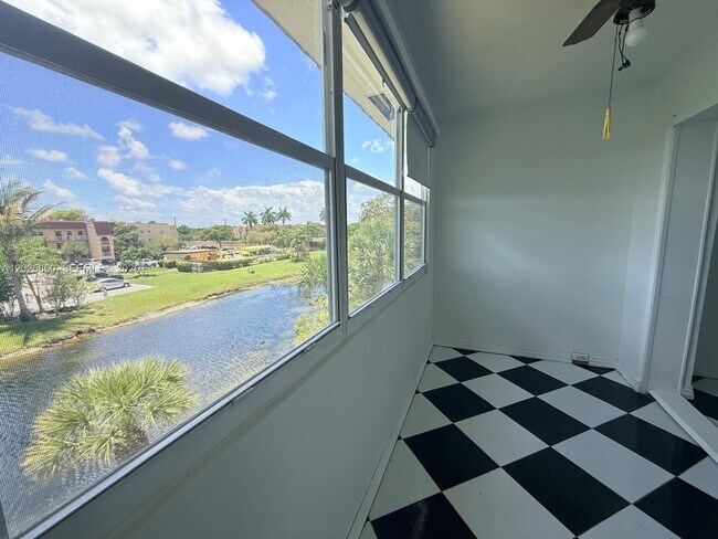 Photo - 8595 Sunrise Lakes Blvd Unit 307