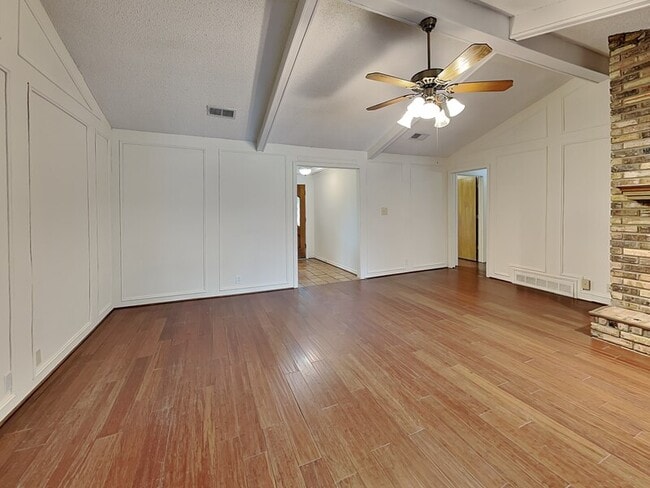 Photo - 205 Woodpark Ln