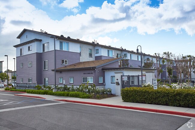 Photo - Camino & Vista Del Mar