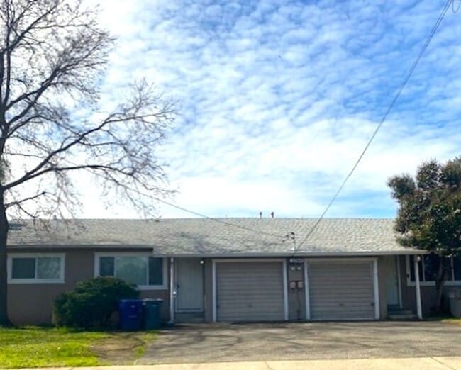 Building Photo - helen2760*** Unit A Rental