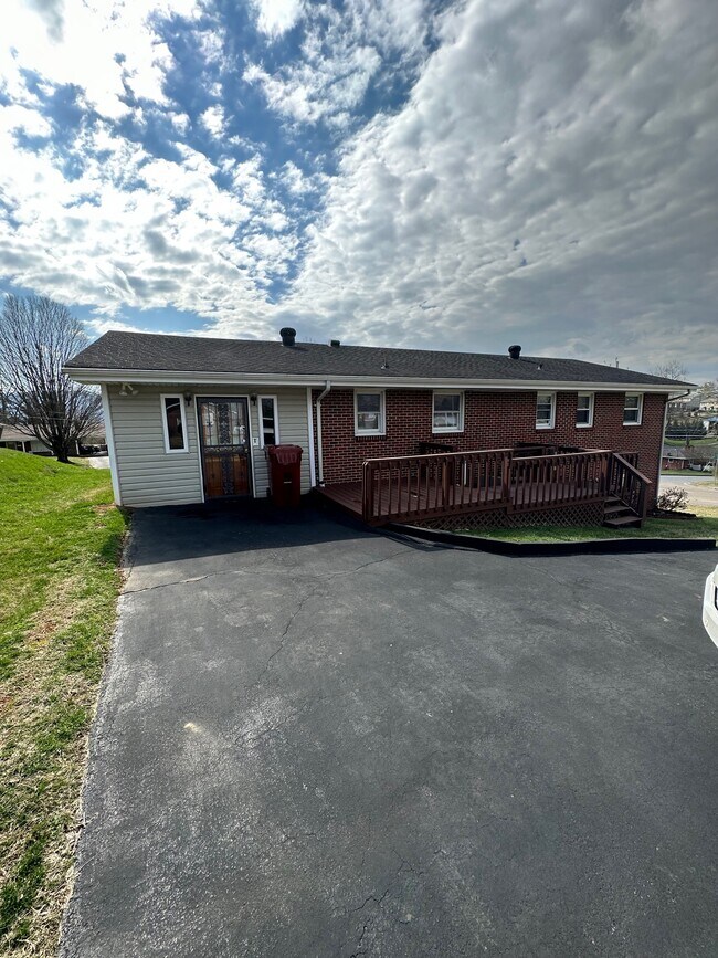 Photo - 404 N Gilmer Park