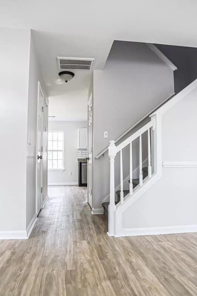 Photo - 105 Fairview Lake Way