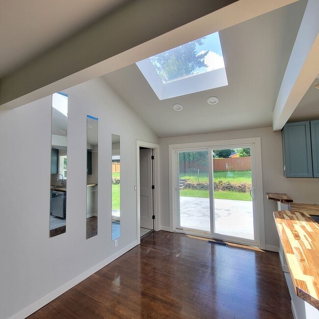 Photo - Rambler 3br / 1.5bath in Bow Lake of Seatac