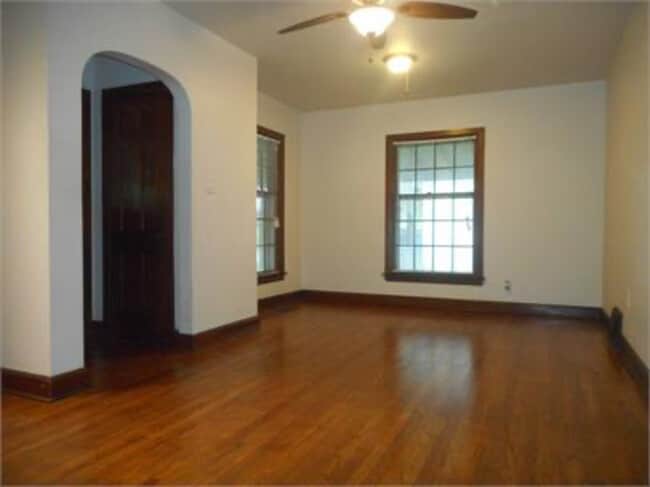 Photo - 208 28th St Dr SE House