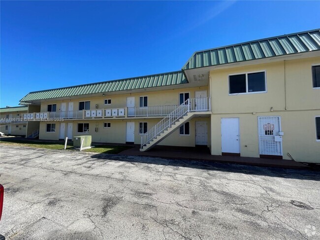 Building Photo - 505 NW 177th St Unit 243 Rental