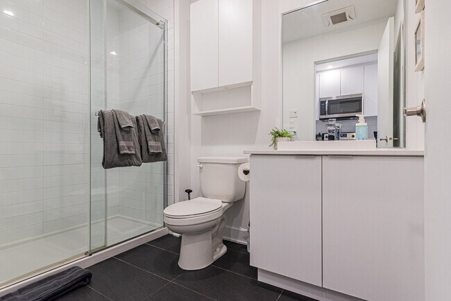 Photo - 100 Boul. de Maisonneuve E Unit ID1261808P