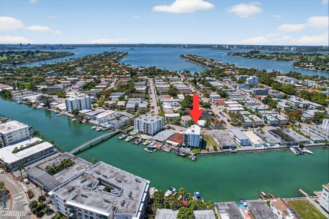 Photo - 8125 Crespi Blvd Unit 2