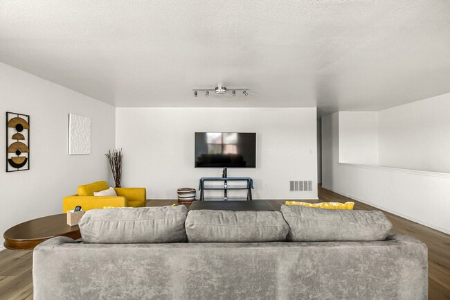 Photo - 311 Evening Grosbeak Dr Unidad SI ID1492677P