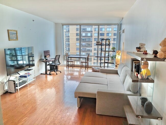 Building Photo - 20 Newport Pkwy Unit 1803