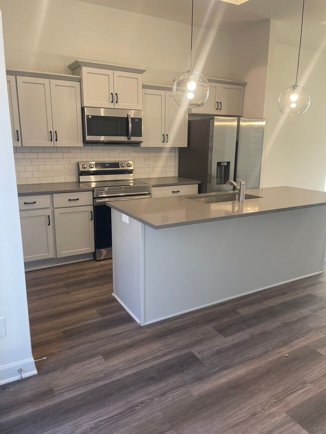 Photo - 16161 Fontana St