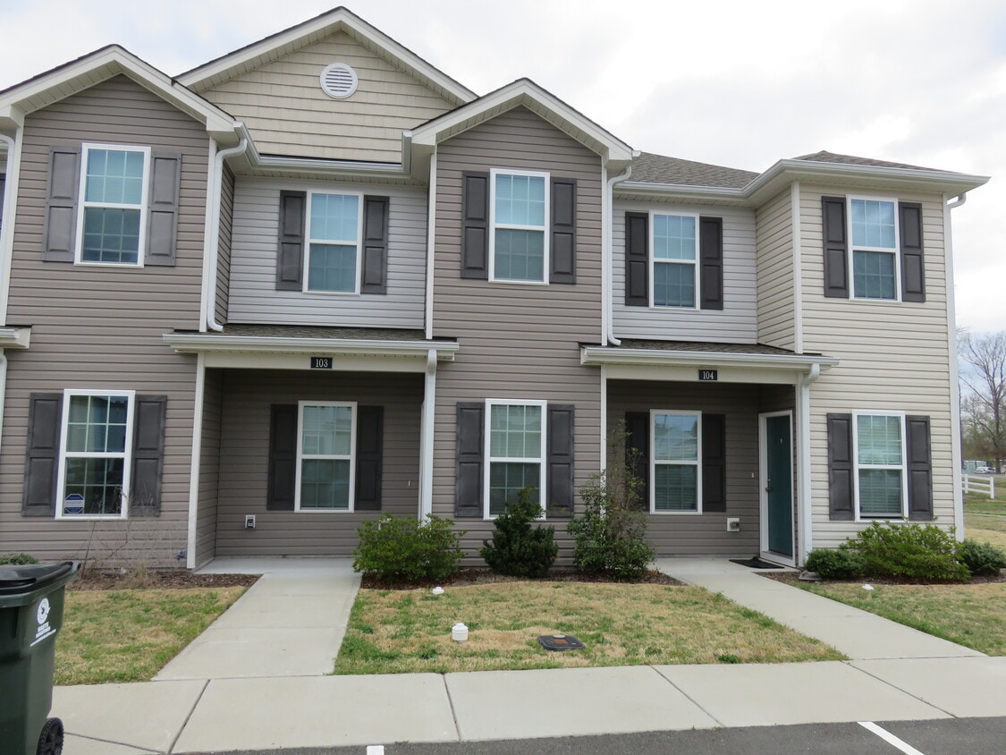 2 Bedroom, 2.5 Bath Townhome In Applewood - 2 Bedroom, 2.5 Bath Townhome In Applewood